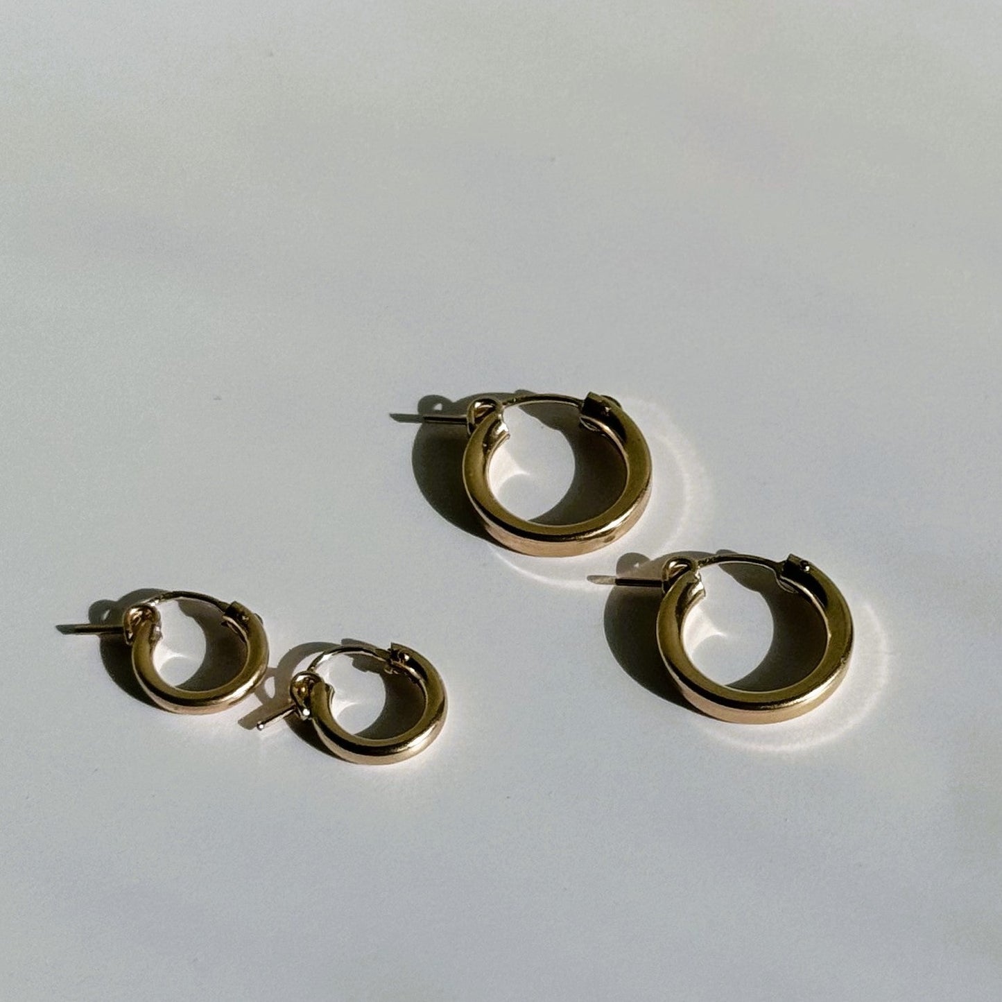 Small and medium hoops in gold